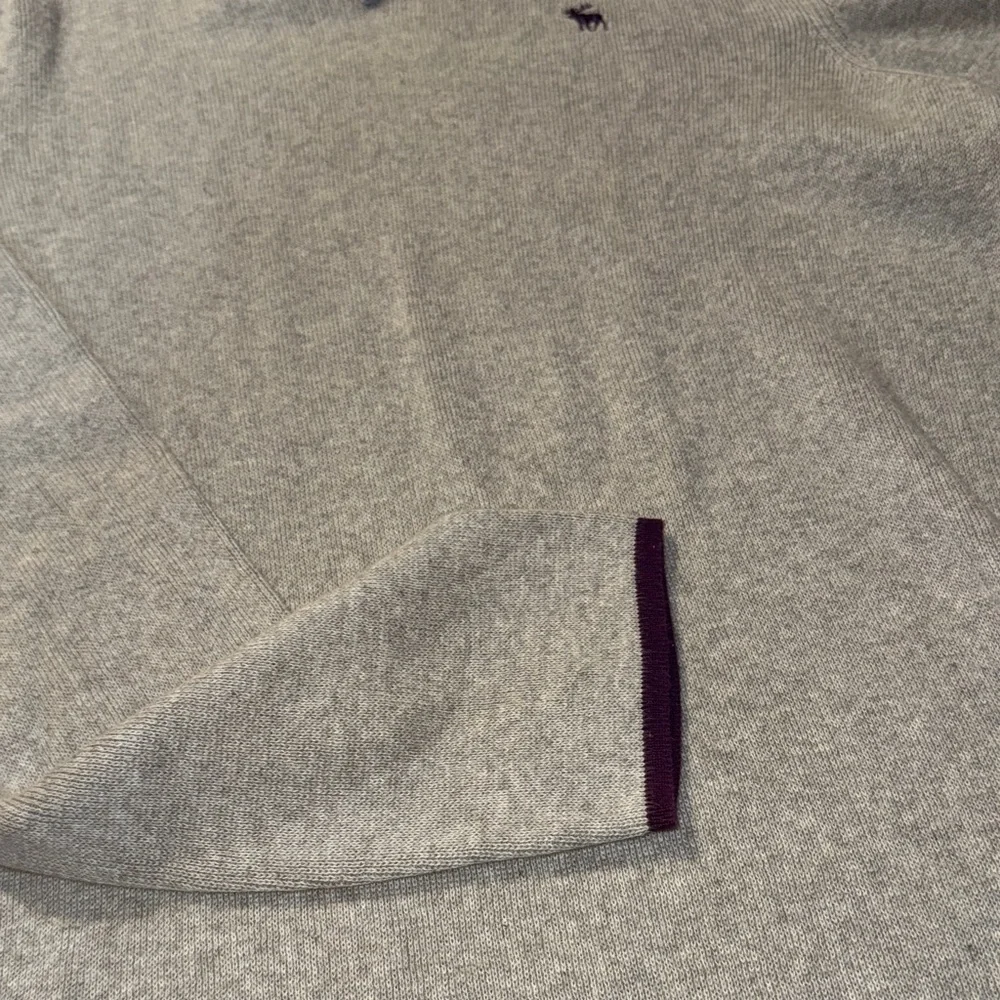 80’s Vintage Abercrombie & Fitch 100% cotton V-Neck sweater!‎